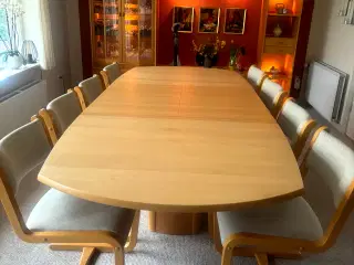 Skovby spisebord med 8 frisvinger stole