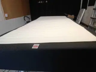 2 stk springmadrasser sælges samlet for 600 kr