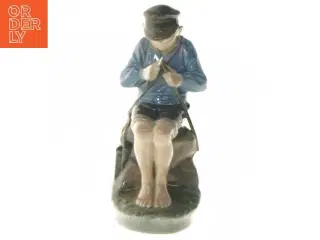 Royal Copenhagen figur af fiskerdreng fra Royal Copenhagen (str. 19x9 cm)
