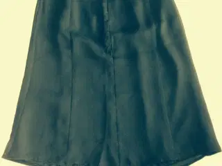 Sort knælang nederdel, ny, str 36, kr 100 inkl fra