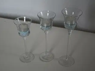 Glas lysestage på stilk til fyrfadslys i 3 højder