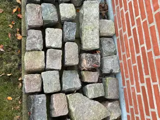 Flotte store brosten med patina