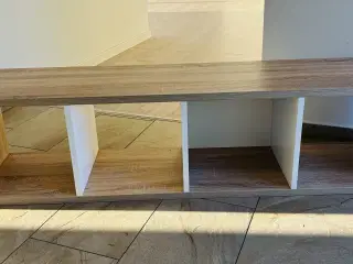 Reoler / fjernsynsbord 