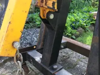 Bortgives - Værkstedskran med defekt hydraulik