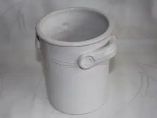Hvid krukke af keramik 