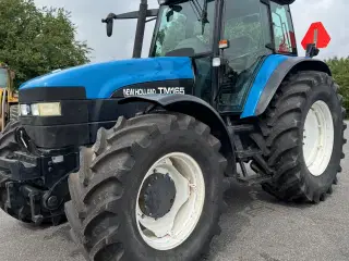 New Holland TM 165  KUN 4000 TIMER OG AFFJEDRET KABINE!