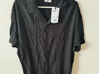 Sort skjorte fra JJ Rebel str. XL ny.