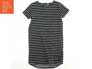 Stribet kjole fra Only (str. 146)