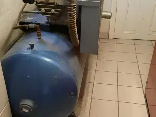 Stenhøj trecylinders kompressor 10,5 hk 500 l tank