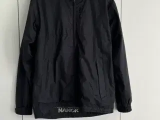 Sort jakke fra Nanok