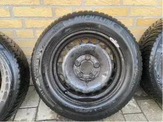 Vinterdæk og fælger til en Mercedes
