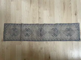 Kniplet Bordløber / Festremse i hør