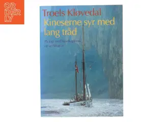 Kineserne syr med lang tråd : på togt med Nordkaperen op ad Yangtze af Troels Kløvedal (Bog)