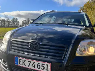 Rigtig fin Toyota avensis med automatgear