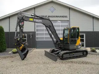 Volvo ECR 88 D pro med Engcon rotortilt og klo