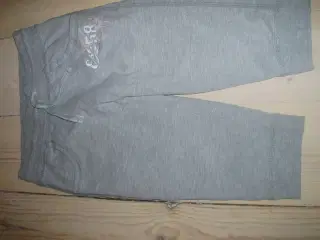 2 par 3/4 bukser fra H&M passer 8-10 år