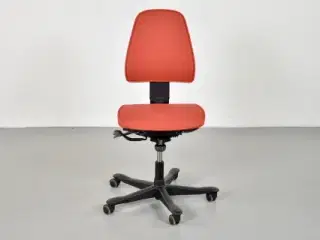 Kinnarps 8000 kontorstol i rød med sort stel