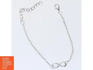 Sølvfarvet armbånd (str. 23,5 cm)