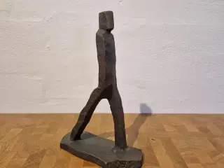 Erik Heide Bronzefigur "på vej"