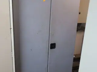 Kemiskab med indhold