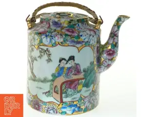 Porcelæns tekande med blomsterdekoration (str. 17 cm)
