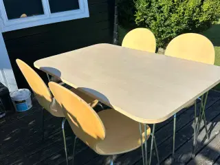 Køkken bord med 4 stole