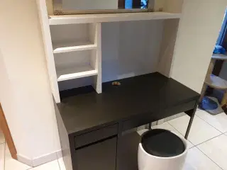 Ikea Skrivebord med magnetisk bagplade