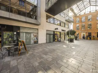 Meget velbeliggende butikslejemål lige ved café Peter Beier, Joe & Juice og Tøjeksperten