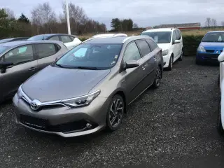 Toyota auris 1.8 benzin/hybrid touring sport 