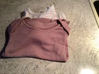  2 helt nye langærmede body (Noa Noa og H&M) 68