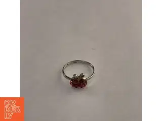 Fingerring med lille æble lyserøde sten (str. 2 cm)