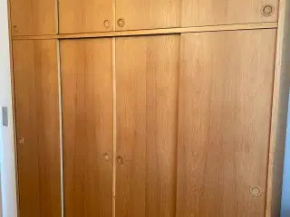 Retro klædeskab