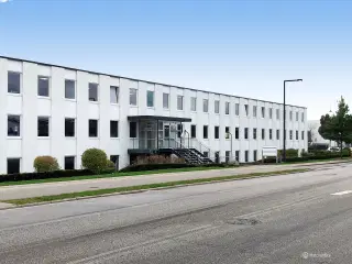 Flot og lyst lager og kontorlejemål i Glostrup.