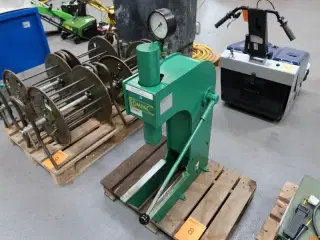 HYDRAULISK PRESS