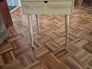 Sengebord /  skuffemøbel