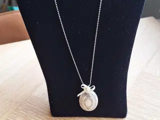 Medaljon med kæde 