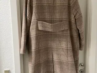 NA-KD oversize frakke
