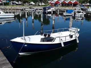 Bredgård fiskejolle 18 fod motor yanmar 2ym 15 hk 