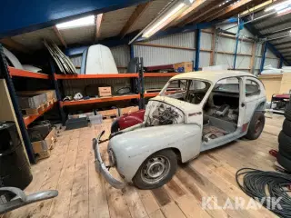 Veteranbil med stort parti reservedele Volvo PV 54