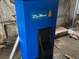 Biomax fyr green power med silo og skorsten 