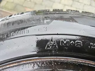 Goodyear vinterdæk 205/60 R16 UltraGrip Performanc