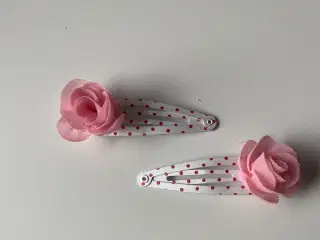 2 stk. spænder med blomster 