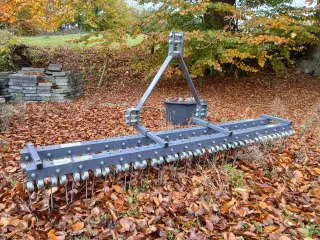 Kraftig 232 cm. Gårdspladsrive