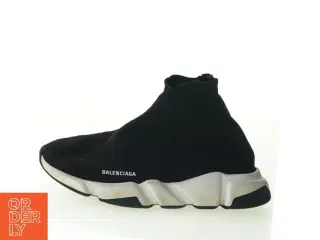 Sko fra Balenciaga (str. 29)