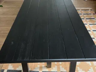 Spisebord, sortmalet træ