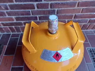 Gasflaske, 11 kg gasflaske ny, fyldt og plomberet.