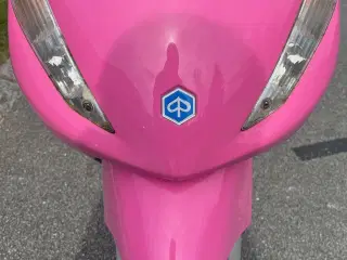 PIAGGIO ZIP 4T Scooter (Barbie version)