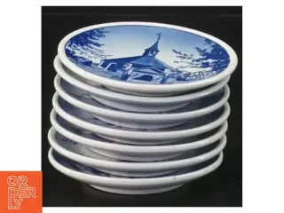 Blå og hvide porcelænsplatter, 7 stykker fra Aluminia (str. Ø. 8,5 cm. 7 styk)