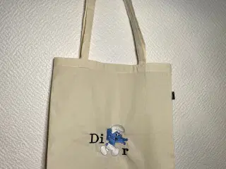 Økologisk taske, med smølfebroderi med Dior;)