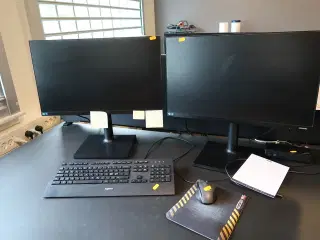 2 stk. computerskærme SAMSUNG F24T452FQR med tastatur og mus